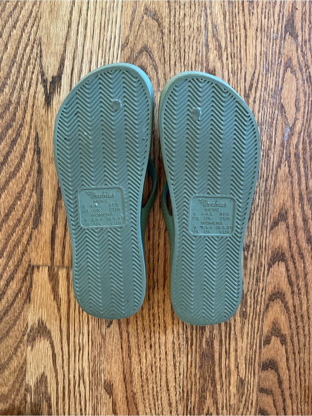Archie’s green flip-flop sandals size 6 - Picture 4 of 5